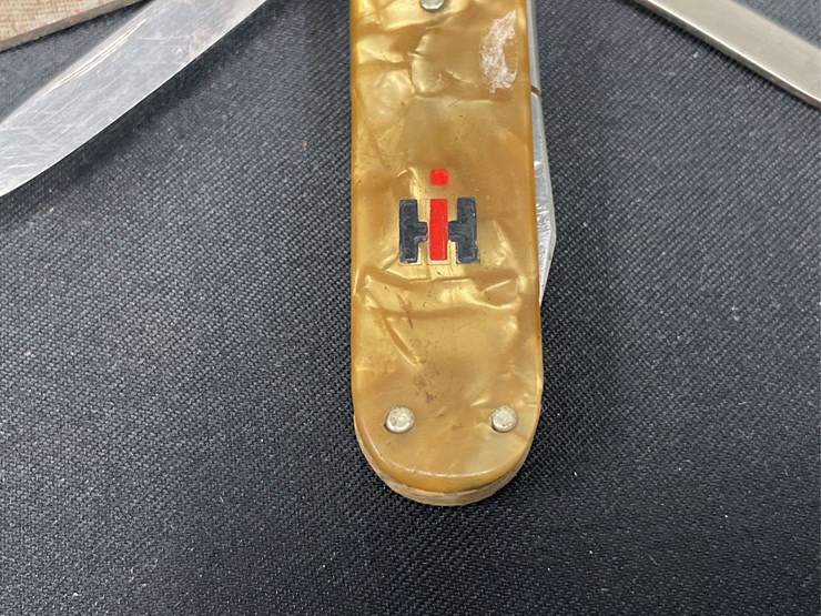 ih-pocket-knife-image-2