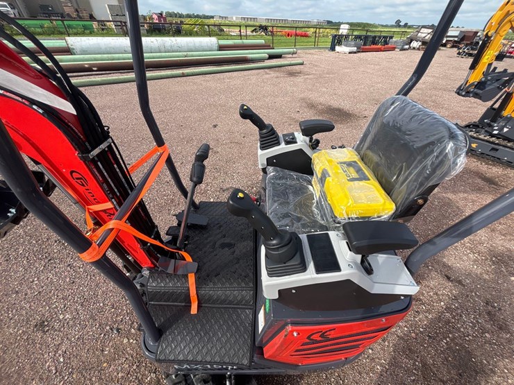 unused-2025-cfg-mx15rx-mini-excavator-image-9