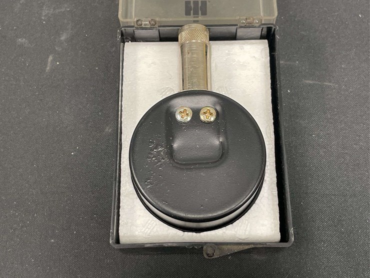 ih-tire-pressure-gauge-image-3