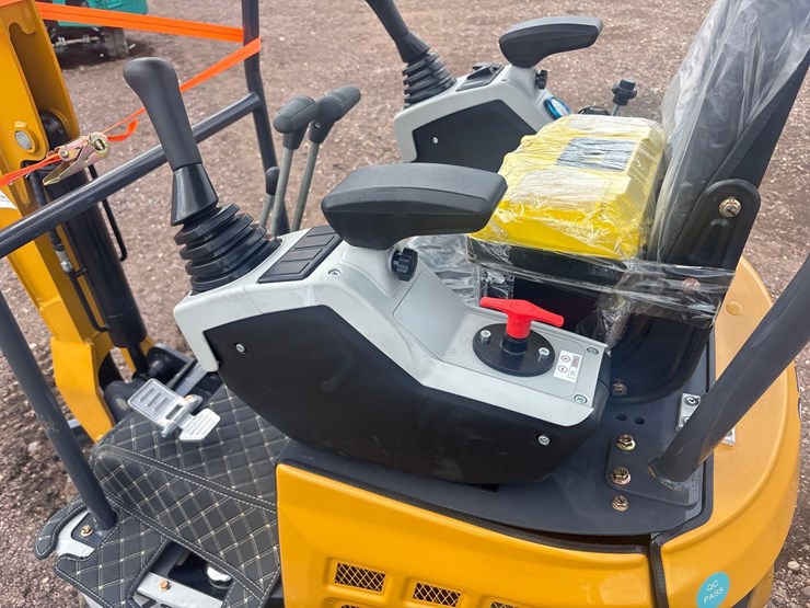 unused-2025-cfg-xz20r-mini-excavator-image-11