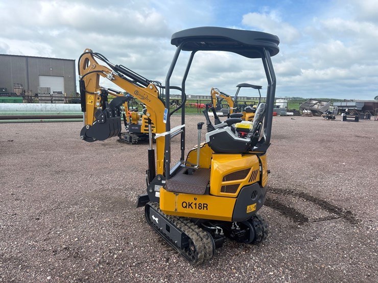 unused-2025-cfg-qk18r-mini-excavator-image-1