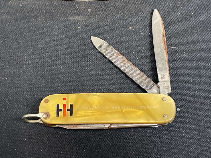 (2)-ih-pocket-knives-image-3
