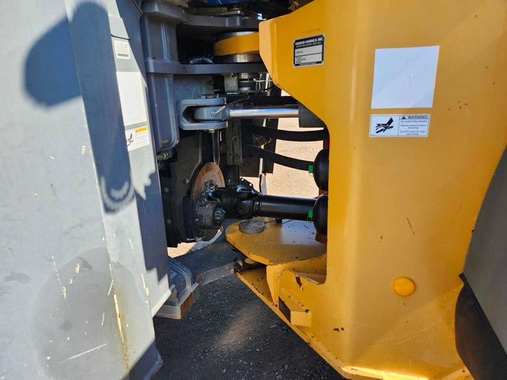 2017-liebherr-l586-image-13