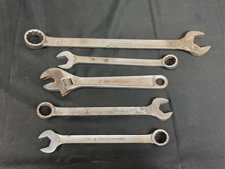 (5)-ih-wrenches-image-1