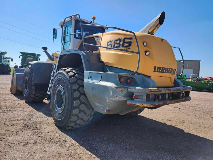 2017-liebherr-l586-image-4