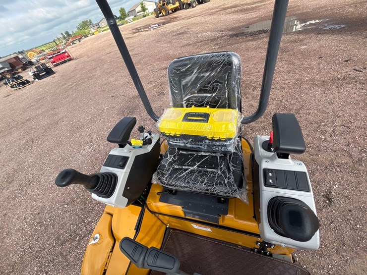 unused-2025-cfg-qk18r-mini-excavator-image-10