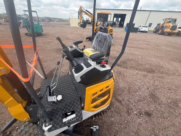 unused-2025-cfg-xz20r-mini-excavator-image-9
