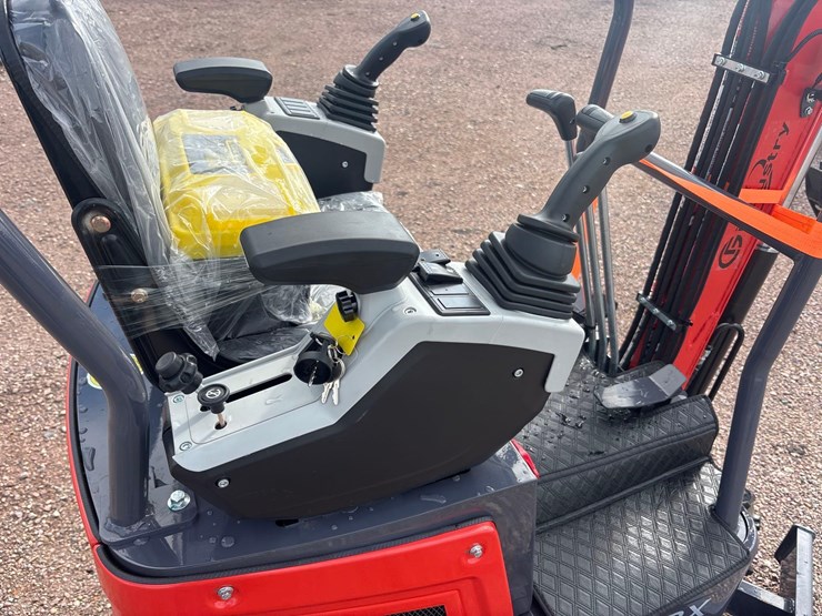 unused-2025-cfg-mx15rx-mini-excavator-image-12