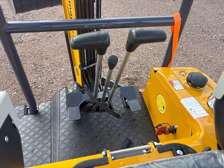 unused-2025-cfg-mx20r-mini-excavator-image-10
