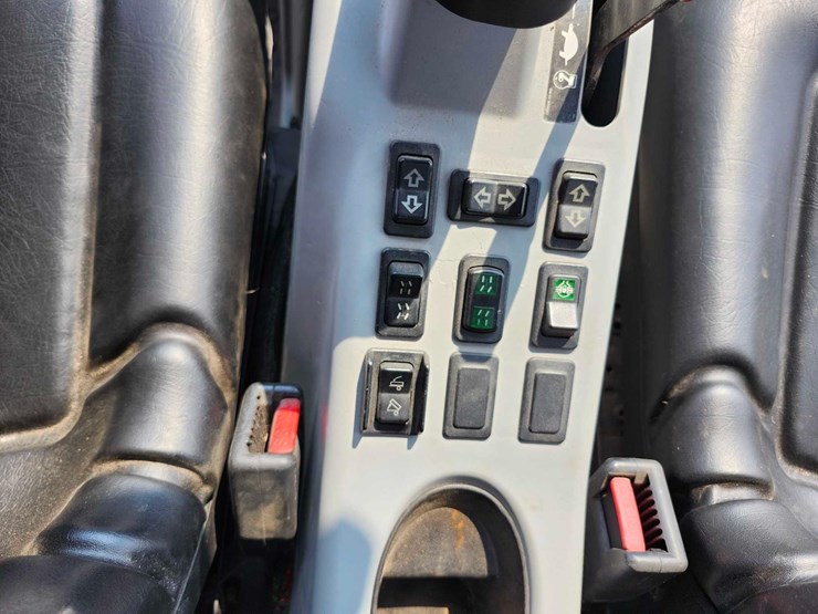 2003-bobcat-5600-tool-cat-image-21