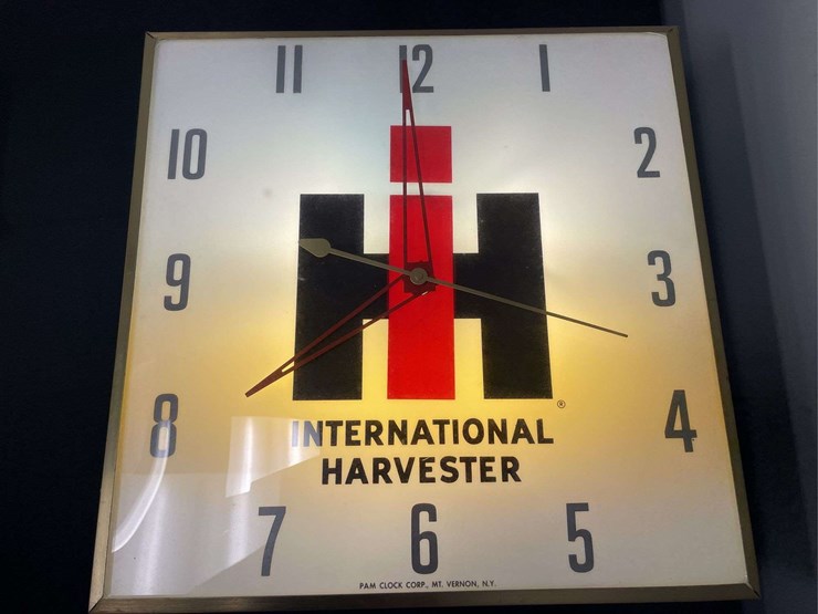 ih-lighted-clock-image-7