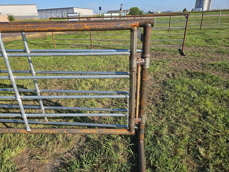 24-ft.-free-standing-panel-with-a-12-ft.-gate-image-6