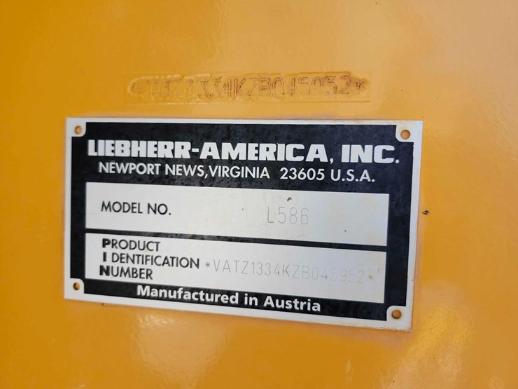 2017-liebherr-l586-image-34