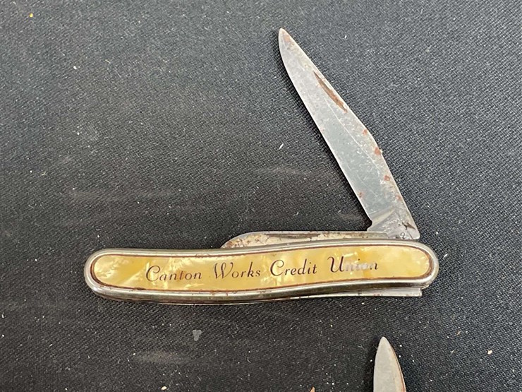 (2)-ih-pocket-knives-image-4