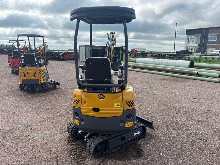 unused-2025-cfg-qk18r-mini-excavator-image-4
