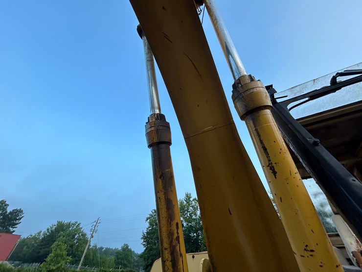 caterpillar-325l-image-41
