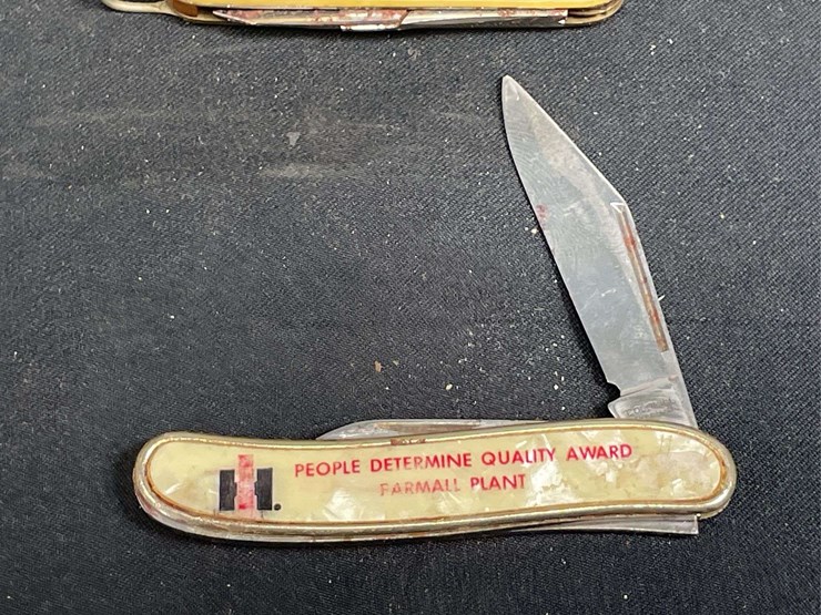 (2)-ih-pocket-knives-image-3