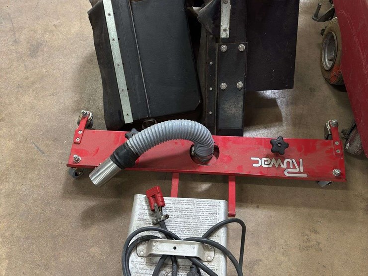 factory-cat-walk-behind-floor-scrubber-image-6