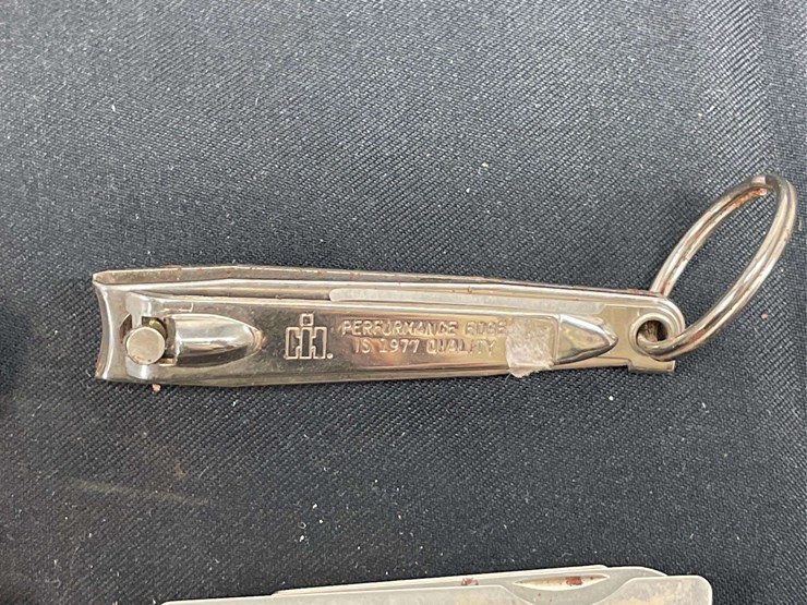 (4)-ih-knives-+-clippers-image-5