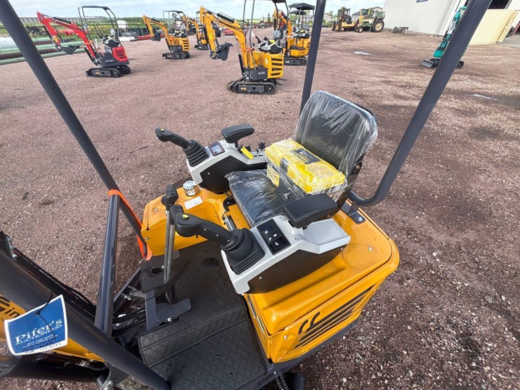 unused-2025-cfg-mx20r-mini-excavator-image-9