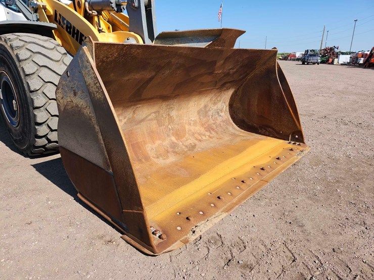 2017-liebherr-l586-image-7