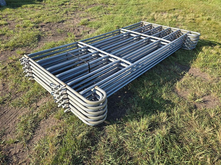 portable-corral-panels-image-1