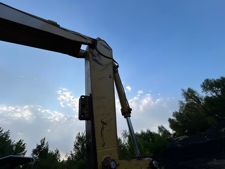 caterpillar-325l-image-46