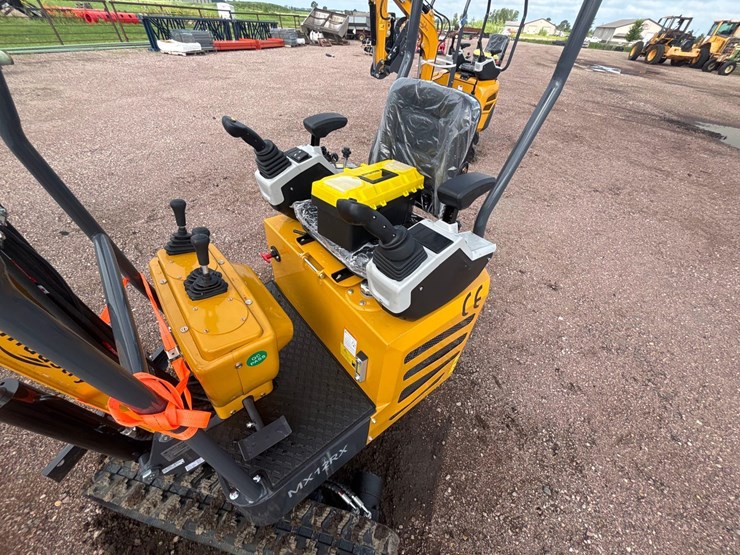 unused-2025-cfg-mx12rx-mini-excavator-image-9