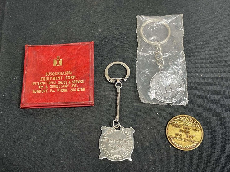 (4)-ih-coin-+-key-chains-image-1