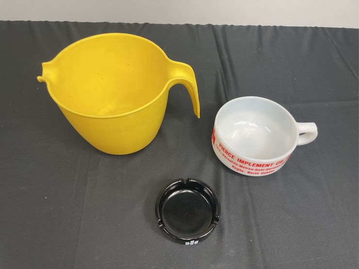 (3)-ih-ashtray,-mug,-pitcher-image-5