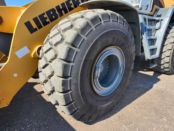 2017-liebherr-l586-image-31