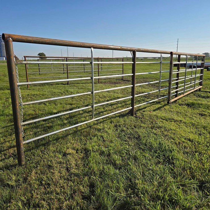 24 ft. Free Standing Panel with a 12 ft. Gate