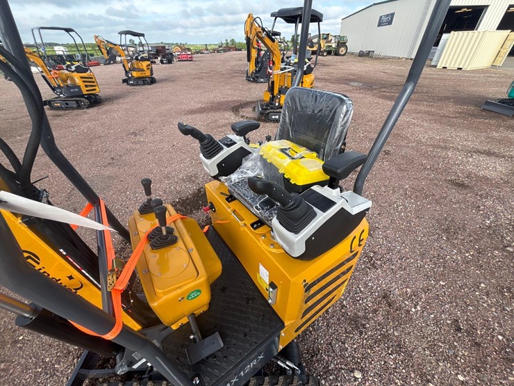 unused-2025-cfg-mx12rx-mini-excavator-image-9