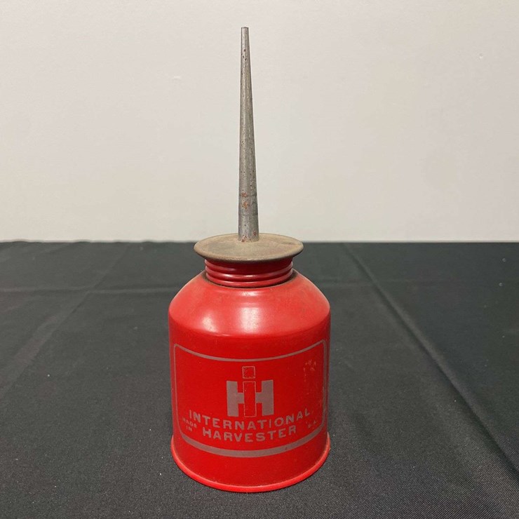 IH Oil Can