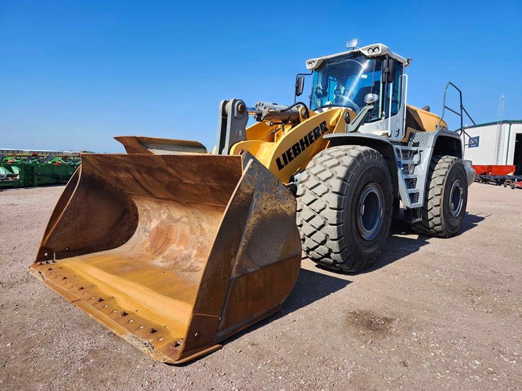 2017-liebherr-l586-image-1