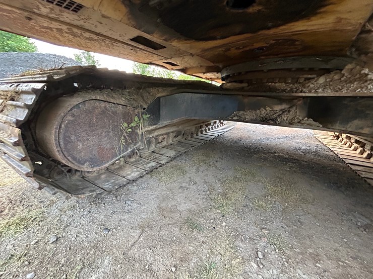 caterpillar-325l-image-30