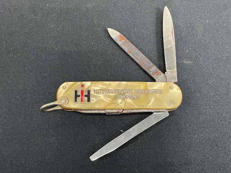 ih-pocket-knife-image-1