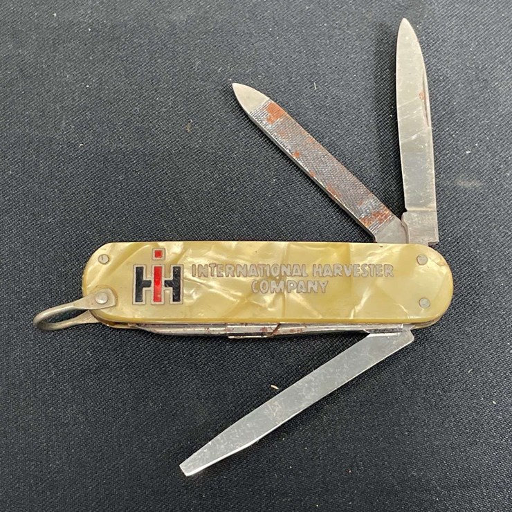 IH Pocket Knife