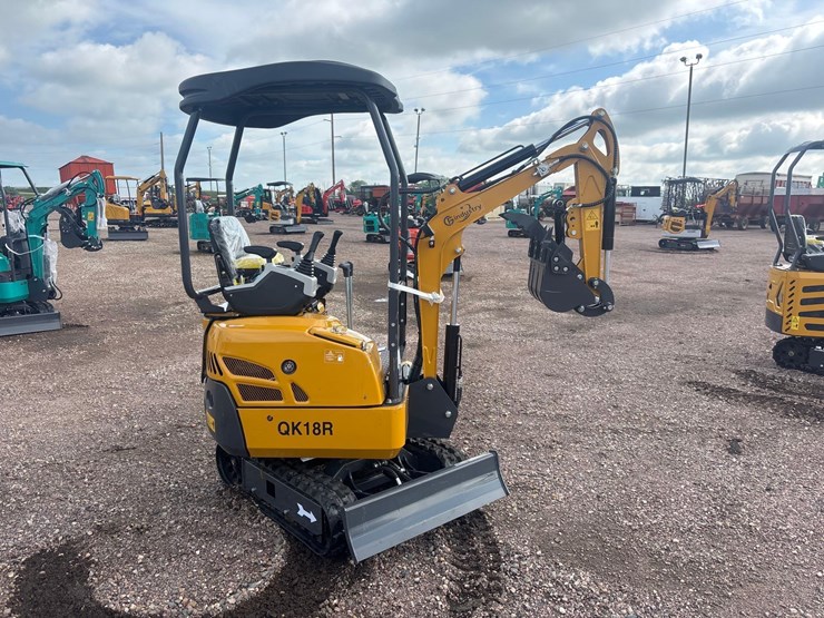 unused-2025-cfg-qk18r-mini-excavator-image-3