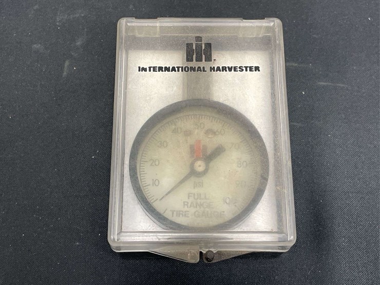 ih-tire-pressure-gauge-image-1