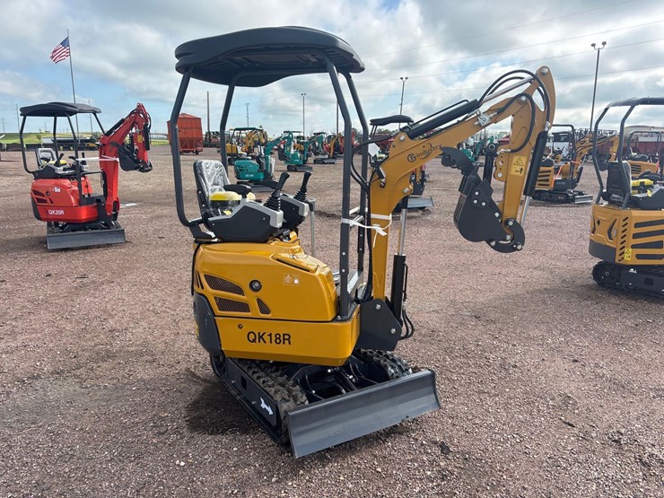 unused-2025-cfg-qk18r-mini-excavator-image-3