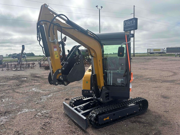 unused-2025-cfg-my50r-mini-excavator-image-3