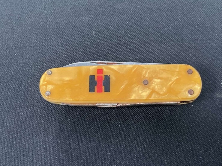 ih-pocket-knife-image-1