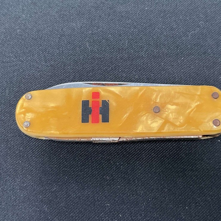 IH Pocket Knife