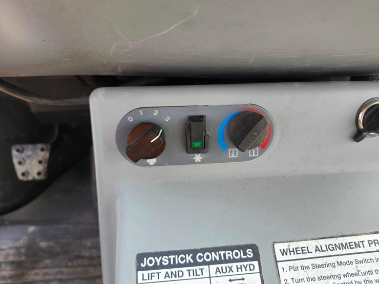 2003-bobcat-5600-tool-cat-image-23