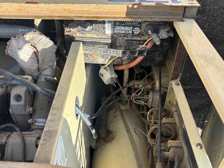 ingersoll-rand-portable-air-compressor-image-7