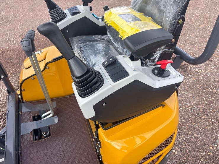 unused-2025-cfg-qk18r-mini-excavator-image-11