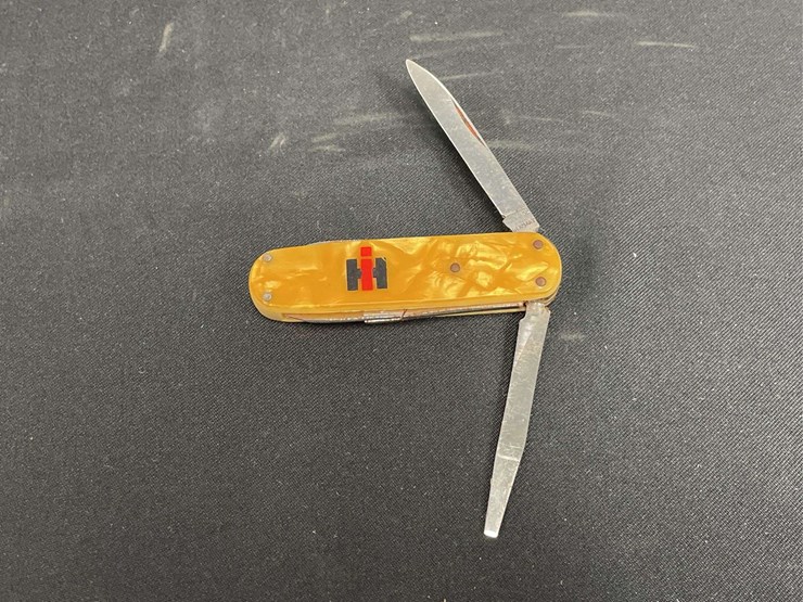 ih-pocket-knife-image-2