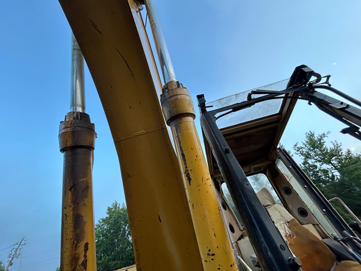 caterpillar-325l-image-40