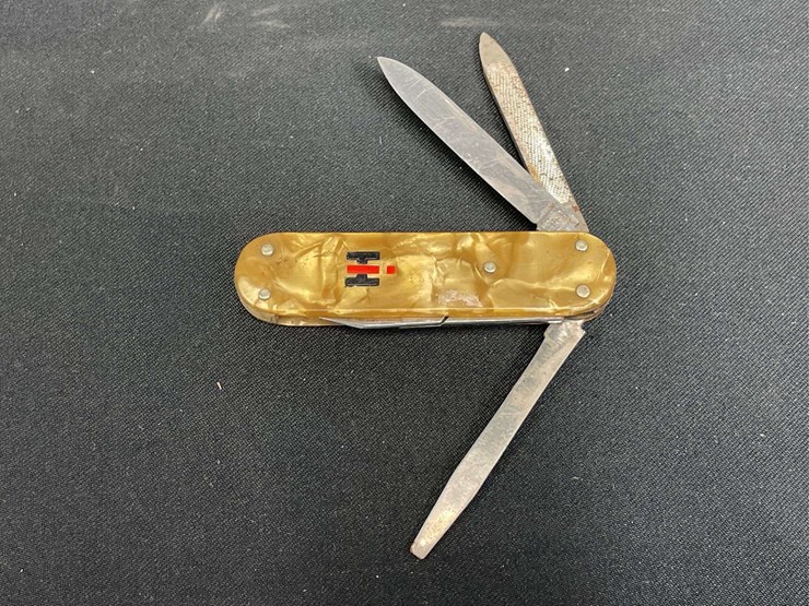 ih-pocket-knife-image-1
